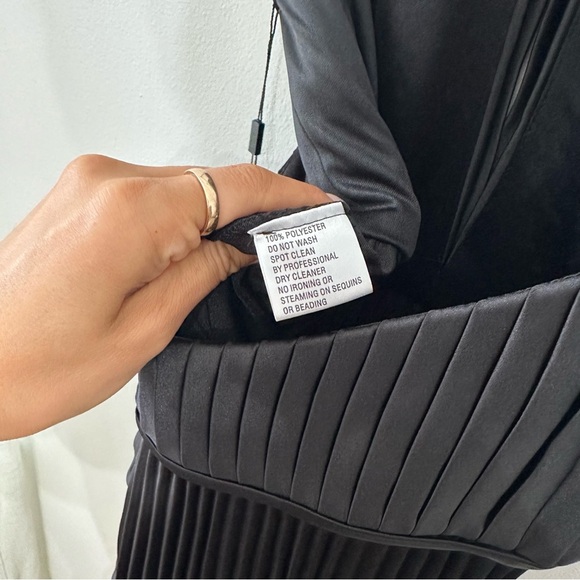 NEW leena for Mac Duggal Halter Key Hole Neck Pleated Wide Leg Jumpsuit 27457 - Picture 6 of 7